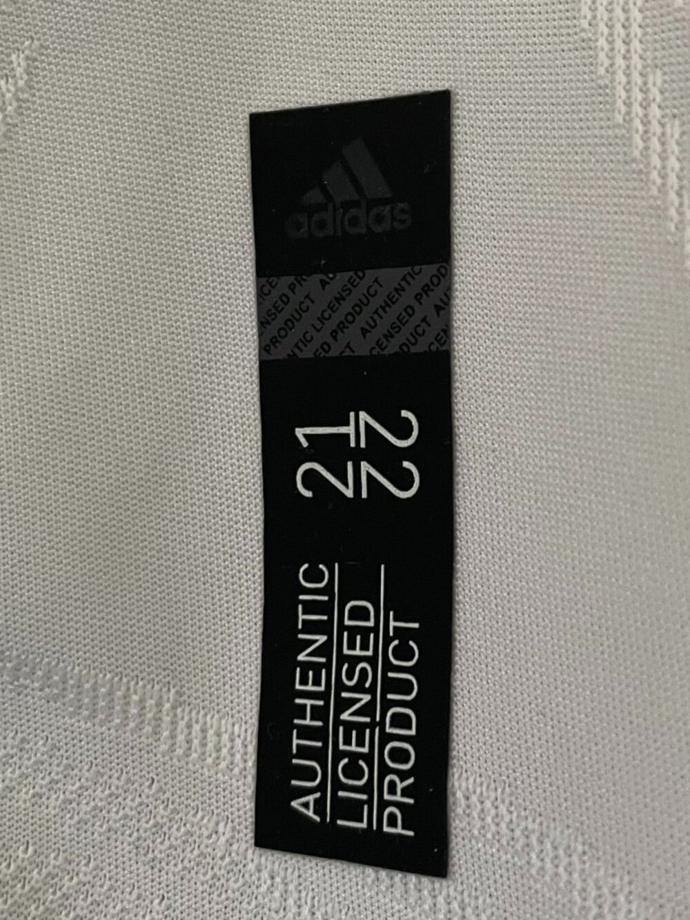 Real Madrid Benzema Emirates Fly Better Jersey - Picture 9 of 13